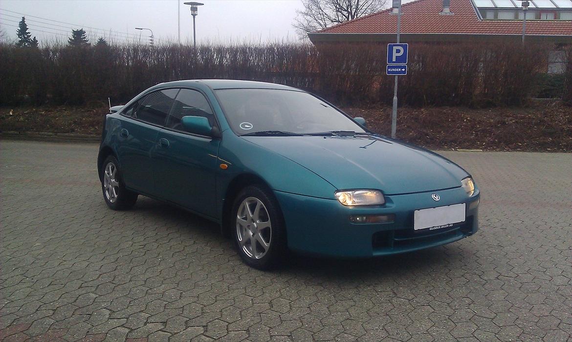 Mazda 323F BA GLX billede 2