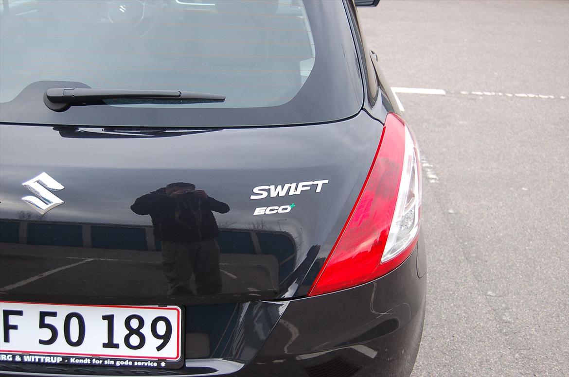 Suzuki Swift 1,2 gl Aircon Eco + Konebilen Solgt billede 3