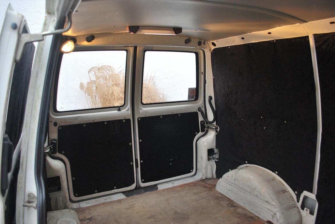 VW Transporter 2.4 Diesel -  - Plysset i hele kassen billede 14
