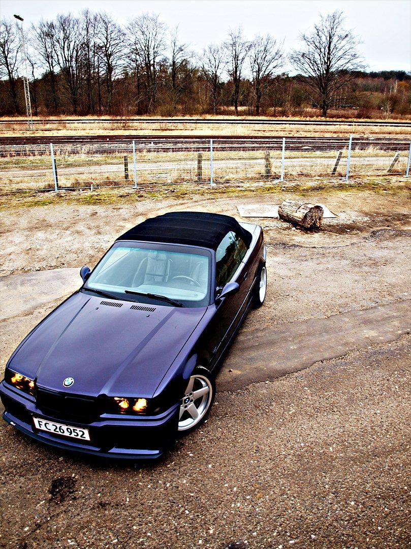 BMW E36 Cabriolet (solgt) - Location: Horsens, Det Gule Pakhus.
Foto og redigering: Mathias Have billede 3