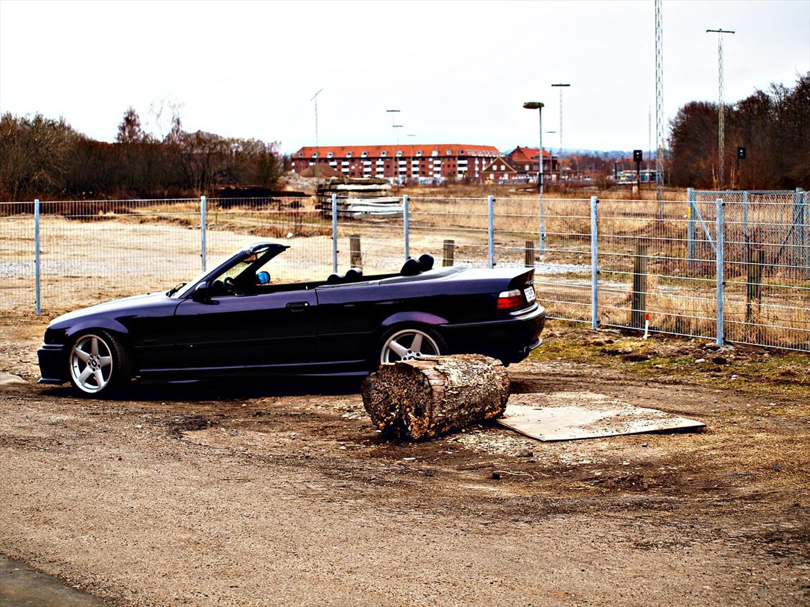 BMW E36 Cabriolet (solgt) - Location: Horsens, Det Gule Pakhus.
Foto og redigering: Mathias Have billede 14