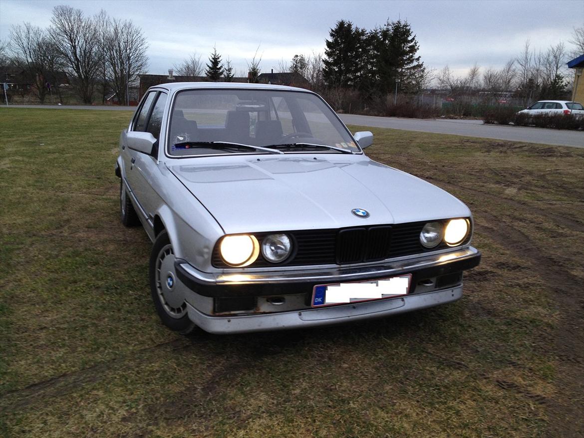 BMW E30 320i billede 1