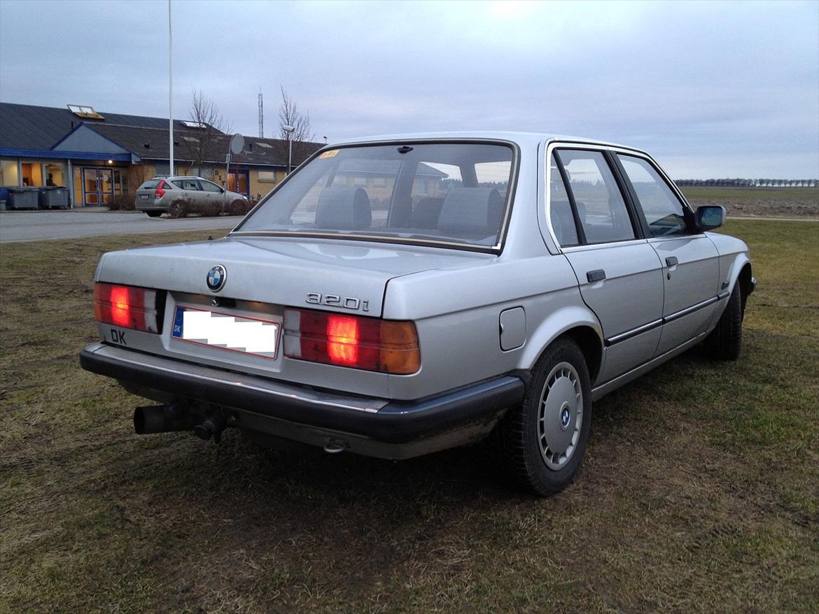 BMW E30 320i billede 11