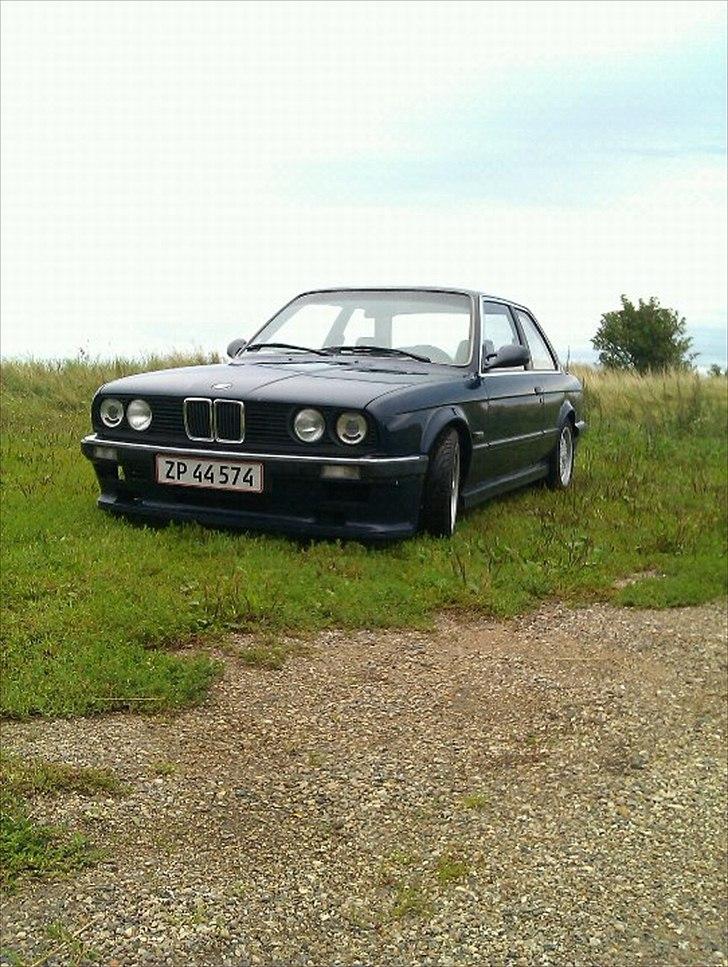 BMW E30 320i billede 2