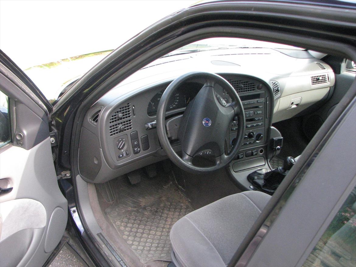 Saab 9-5 - Gråt i gråt. Lidt kedeligt, men man sidder godt og alle kontakter sidder som de skal billede 5