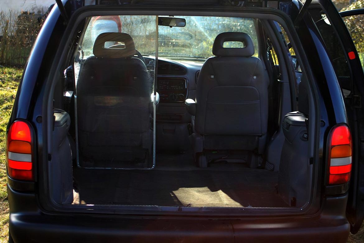 Chrysler voyager VAN leather edition - Der kan sku være et par kasser bejer xtra.. næste gang turen går over grænsen billede 5