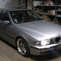 BMW E39 528i