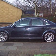 Audi A4 Limousine