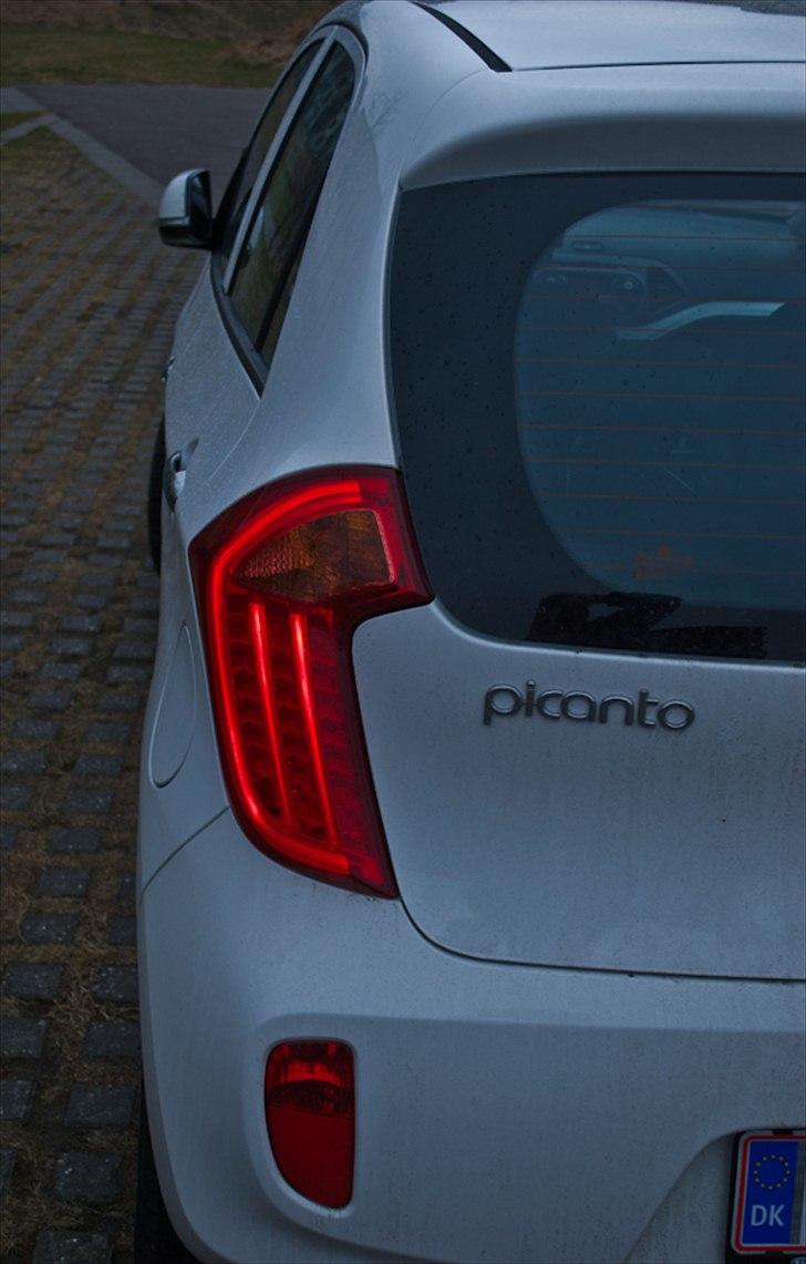 Kia Picanto Exclusive - Kameraet kan desværre ikke taget et ordenligt billede af LED lyset i baglygterne. billede 12