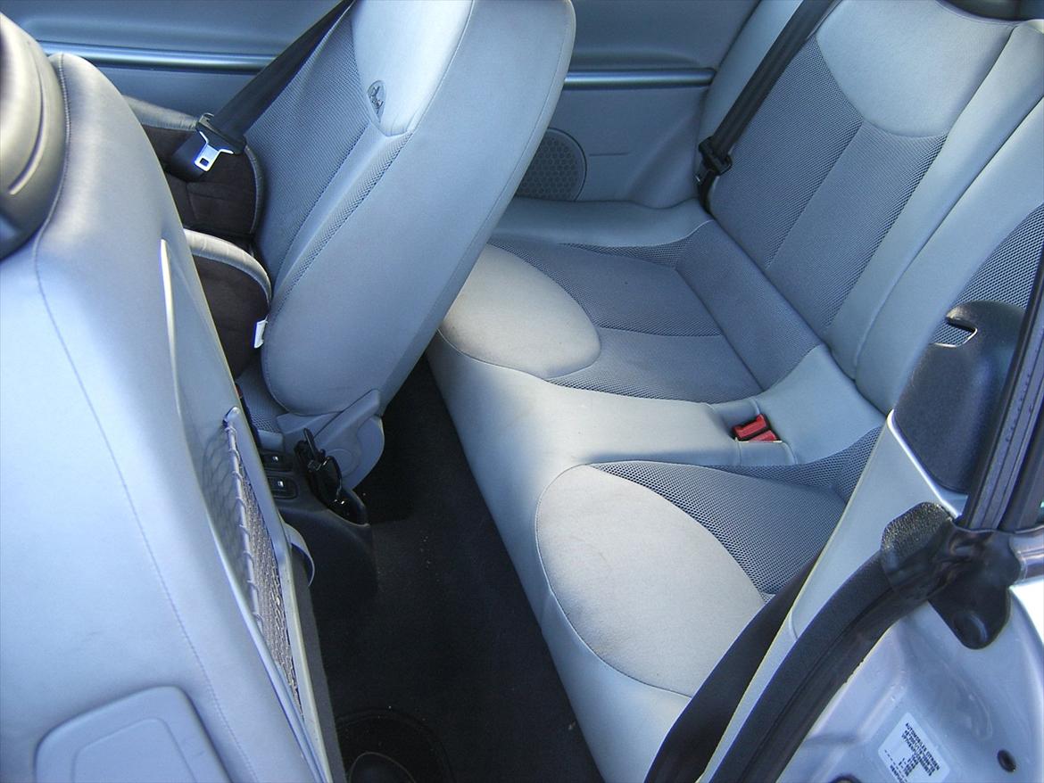 Citroën C3 PLURIEL 1.6 16V - man kan da have familien med - hvis de ikke er 2 m høje :-) billede 9