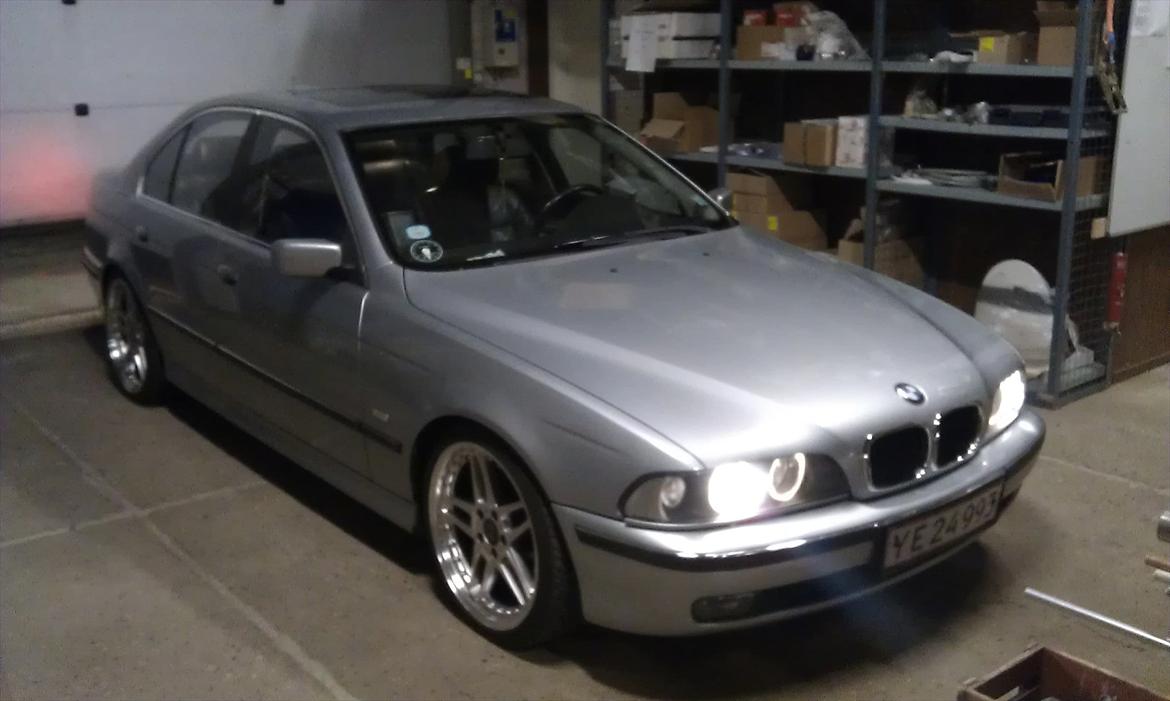 BMW E39 528i billede 1