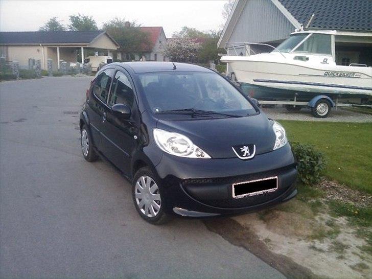 Peugeot 107 comfort + - billeder af den lille da den var helt ny
forfra billede 16