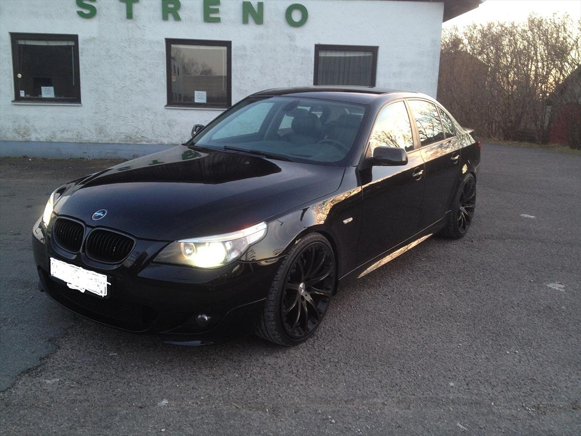 BMW E60 545i billede 1