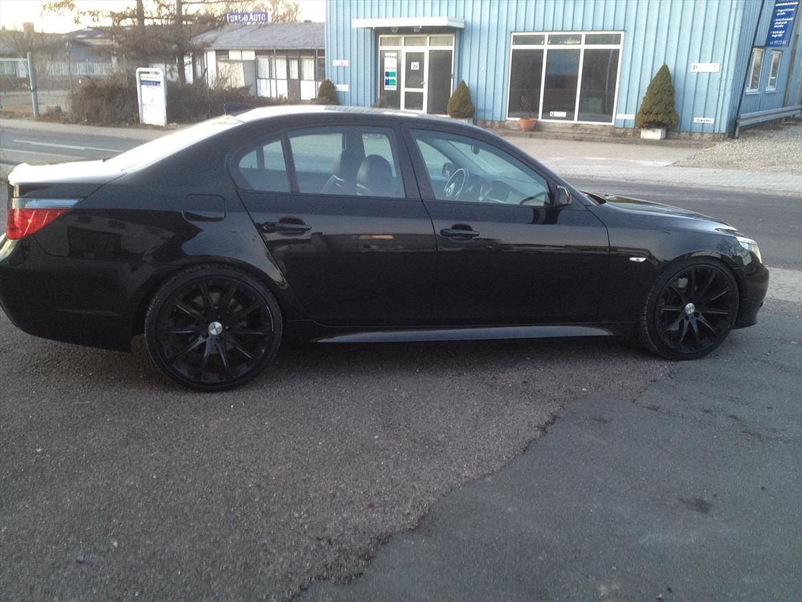 BMW E60 545i billede 2