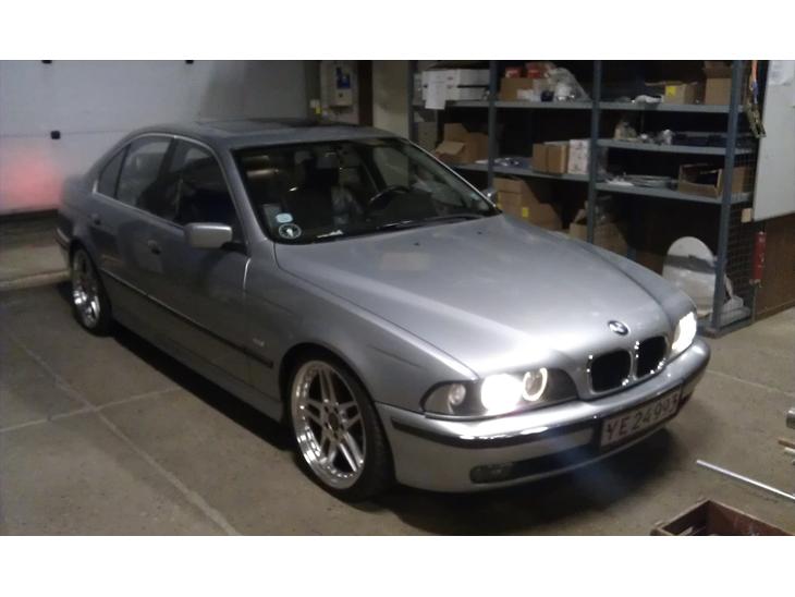 {{currentPhoto.altText}} billede {{currentPhoto.number}}