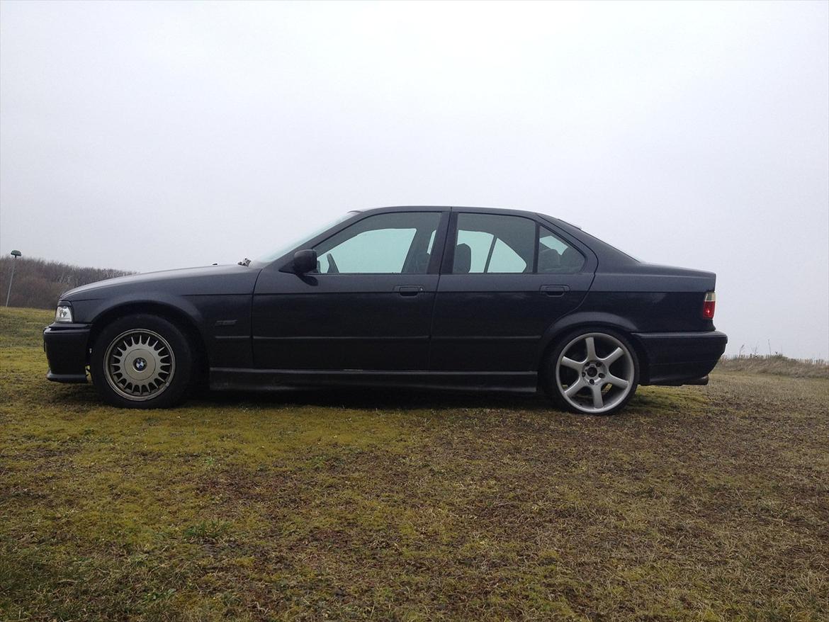 BMW 320 i E36 >>SOLGT<< billede 2