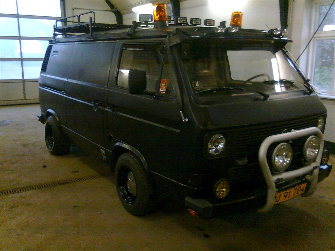 VW Transporter T3 1,6 TD - Nu med brede stålfælge og A-bøjle. billede 1