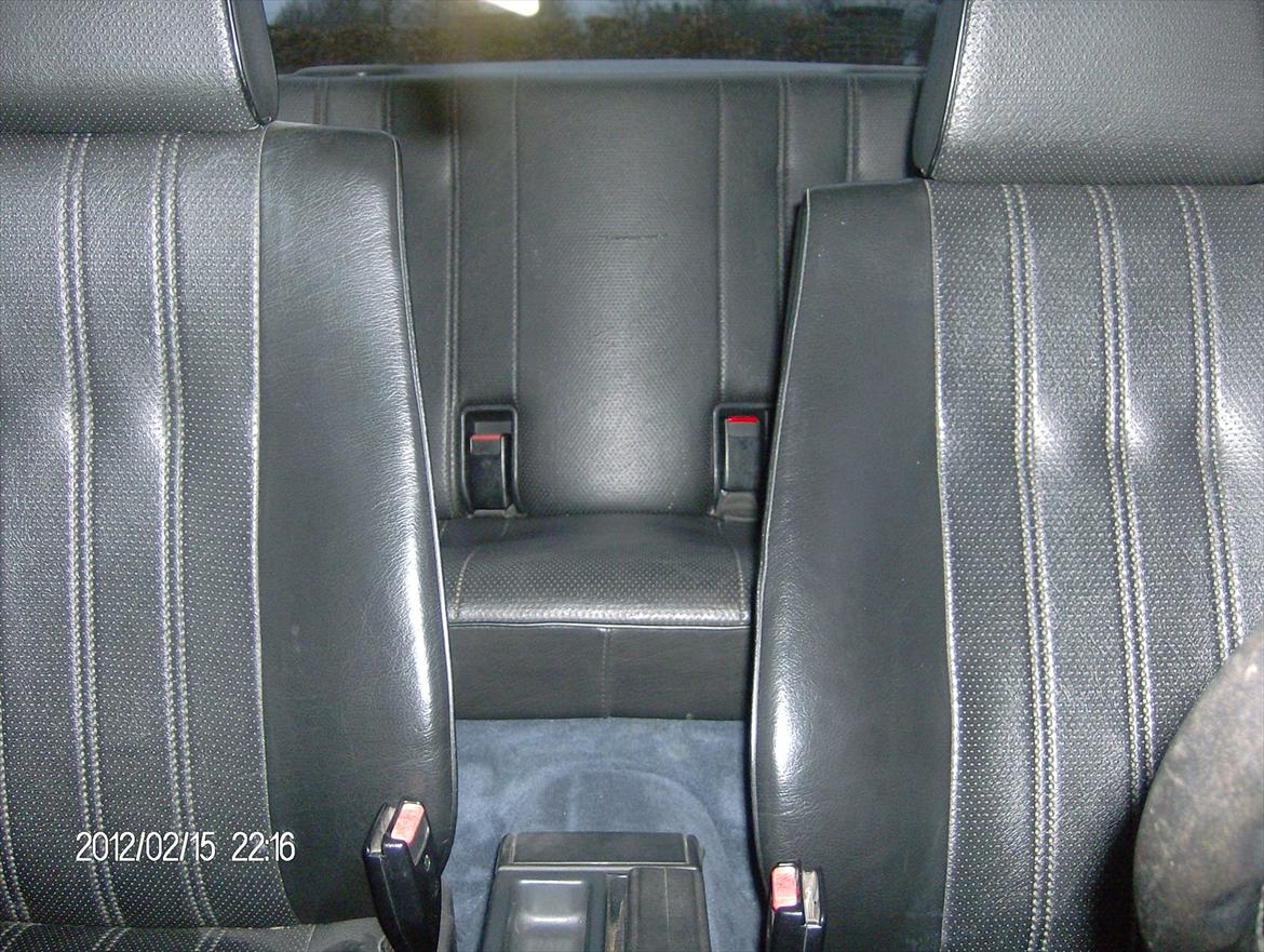 BMW E 30 325i Sedan (TOTAL SKADET) billede 1