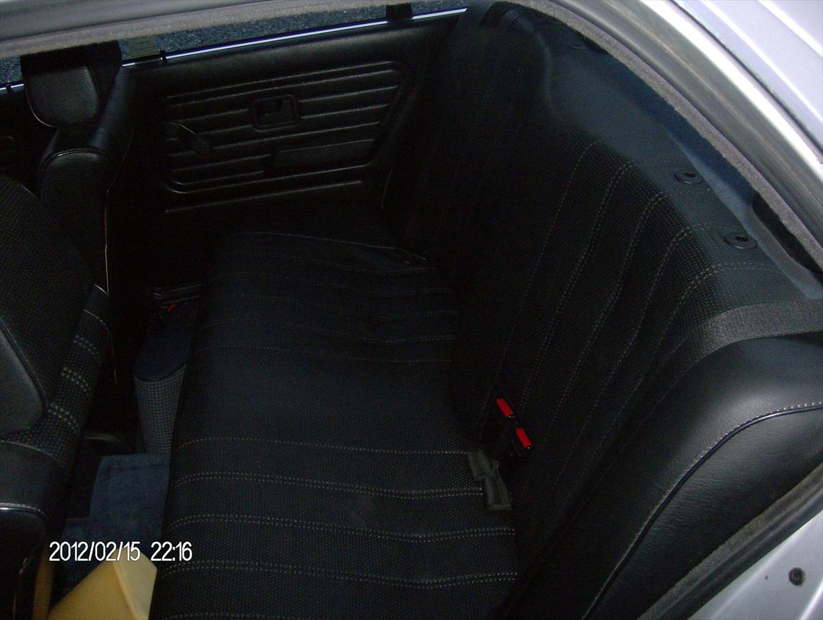 BMW E 30 325i Sedan (TOTAL SKADET) billede 2