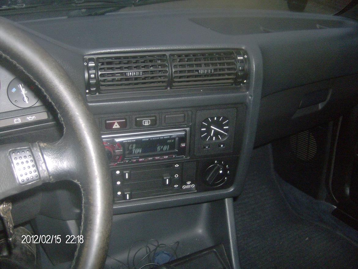 BMW E 30 325i Sedan (TOTAL SKADET) billede 3