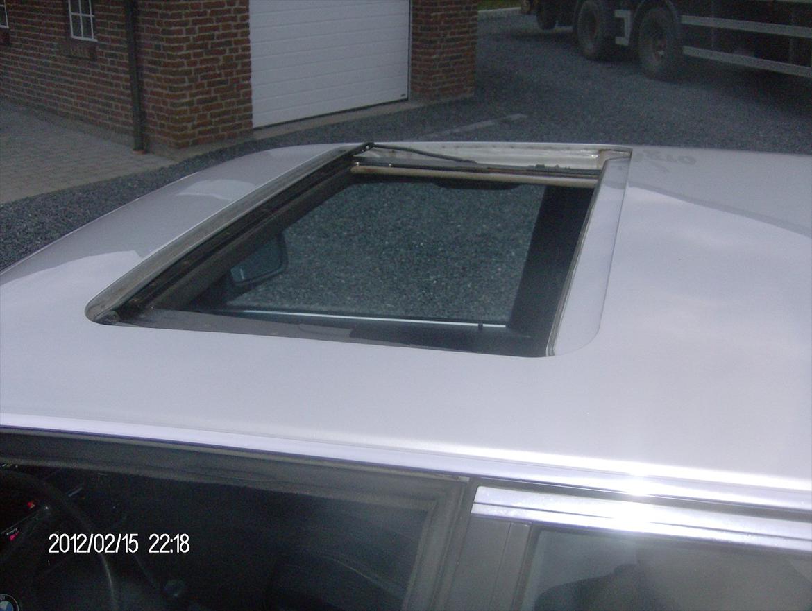 BMW E 30 325i Sedan (TOTAL SKADET) billede 4