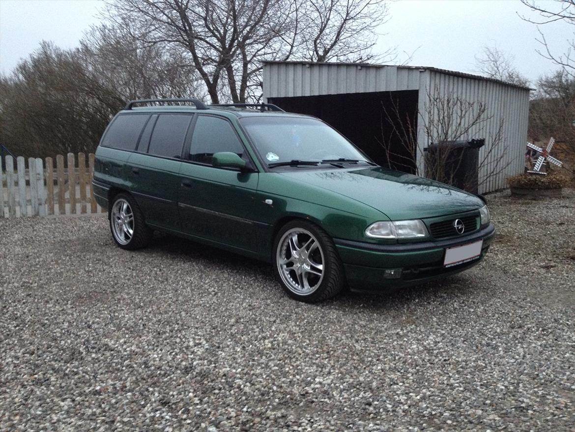 Opel Astra F - Så kom sommersutterne på! og forskærmen blev indviteret ned til dækende... :) billede 6