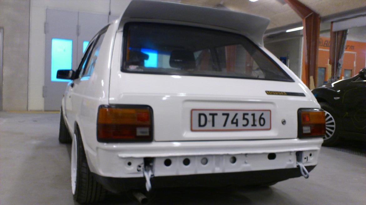 Toyota Starlet KP61 - Der blev også lige plads til en TRD kopi-spoiler. Pynter sgu noget. billede 5