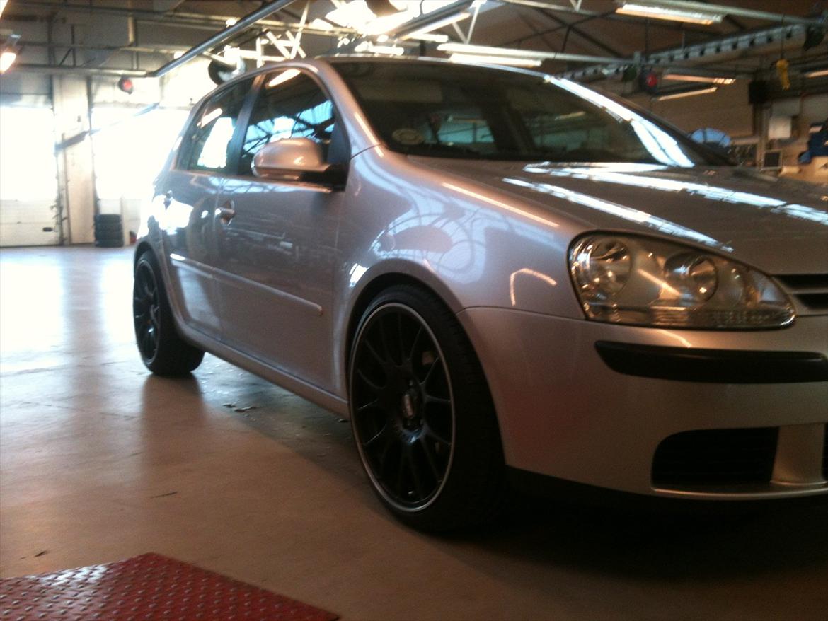 VW Golf V TDI - Trendline - 14 / 3 - 12 - nyvasket bil + Somemrhjul monteret.  billede 1