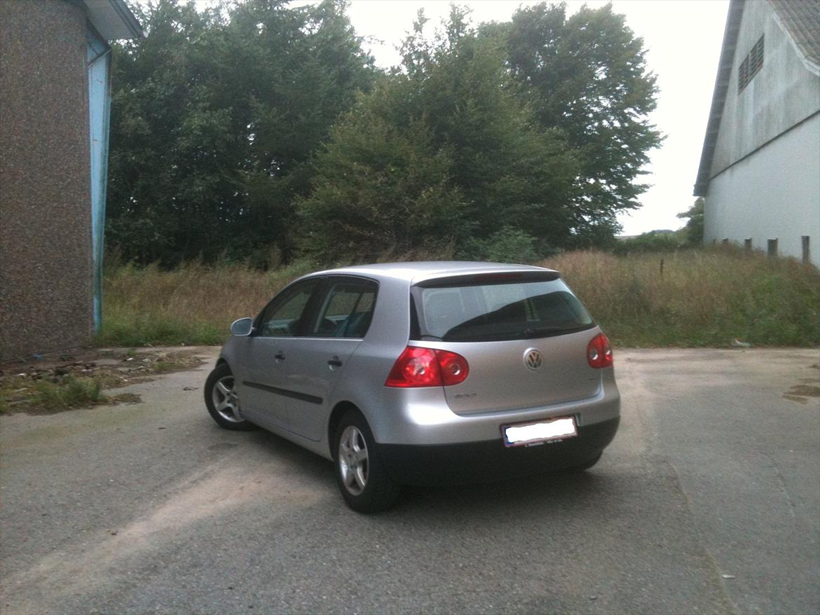 VW Golf V TDI - Trendline - da jeg lige havde hentet bilen i Silkeborg.  billede 4