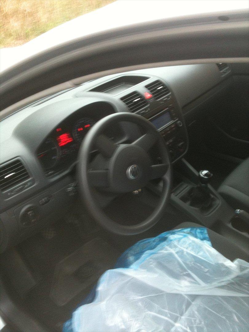 VW Golf V TDI - Trendline - da jeg lige havde hentet bilen i Silkeborg.  - Interiør billede 5