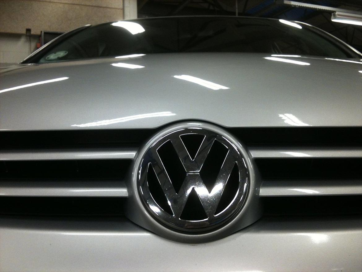 VW Golf V TDI - Trendline - Nyvasket bil, på en kort Fredag :) - Fronten billede 11