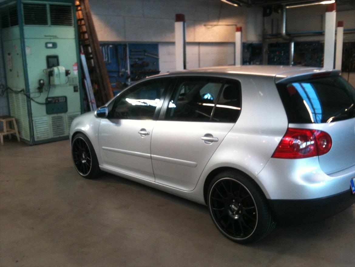VW Golf V TDI - Trendline - 14 / 3 - 12 - nyvasket bil + Somemrhjul monteret.  billede 12