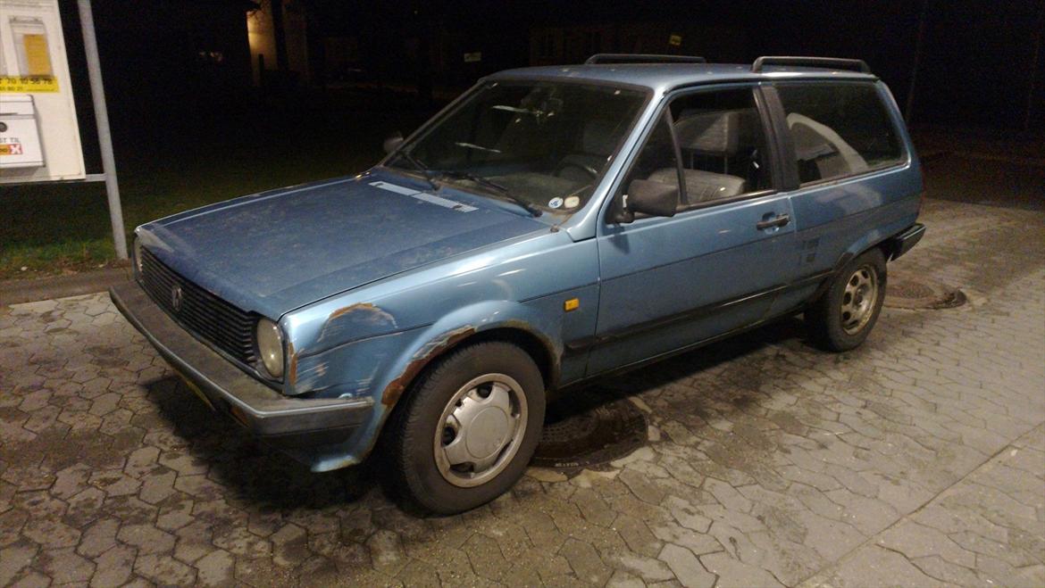 VW polo hit (TØFFE ) - sådan så den ud før hen! 

den har fået rettet bulen billede 2