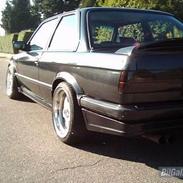 BMW E30 325i 