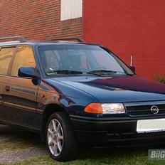 Opel Astra 1,6 i club st.car *Solgt*