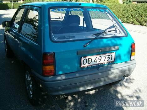 Opel Corsa *Totaltskadet* - Det ville pynte at få spartlet bagklappen, I know, I know... billede 4