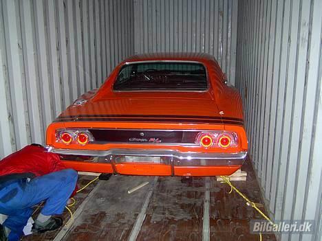 Chevrolet Camaro - Efter 2.5 måned var det dejligt endelig at se den IRL, men fed er den sgu. 1968 Dodge Charger. 28/12-05 billede 17