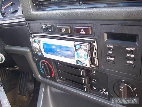 BMW E30 - Panasonic CQ-C8300N Og Den Lille Bord Comp. billede 9