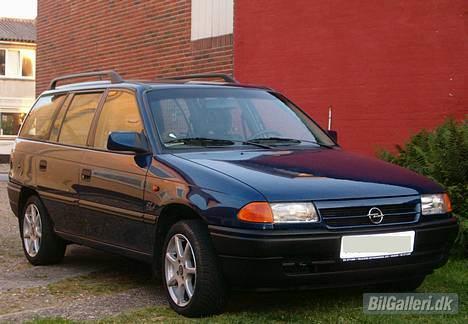 Opel Astra 1,6 i club st.car *Solgt* billede 1