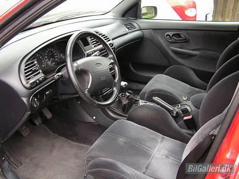 Ford Mondeo 2,5 V6 Solgt - De lækre sæder, ellers ikke noget specielt. billede 4