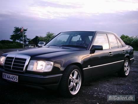 Mercedes Benz w124 300TE - Så er den tilbage !! det var åbentbart ikke alle der mente den skulle være her ;-) billede 11