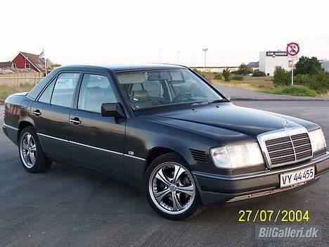 Mercedes Benz w124 300TE - Så er den tilbage !! det var åbentbart ikke alle der mente den skulle være her ;-) billede 12