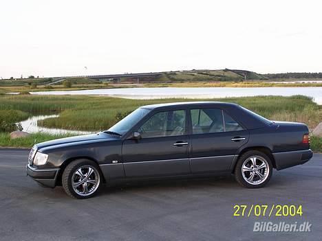 Mercedes Benz w124 300TE - Så er den tilbage !! det var åbentbart ikke alle der mente den skulle være her ;-) billede 13