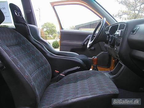 VW Golf 3 (SOLGT) - Det ene sideskørt som er spartlet ind. billede 3