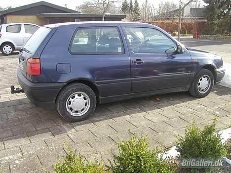 VW Golf 3 (SOLGT) - Bilen fra da jeg fik den i februar i år.. billede 4