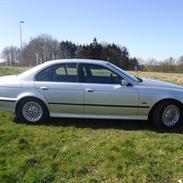 BMW E39 528i