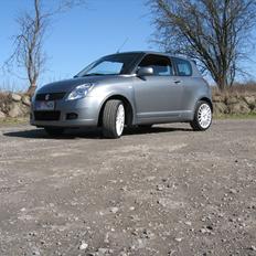 Suzuki a Swift 1.3 GLS