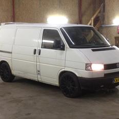 VW Transporter 2.4 Diesel - 