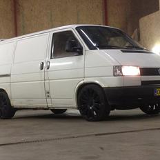 VW Transporter 2.4 Diesel - 