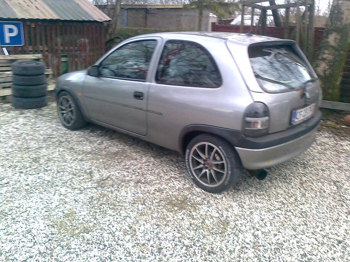 Opel Corsa GSI 1,6 16v skrottet - så røg vinter hjulene af og på med sommer dækene :) billede 3